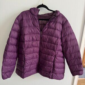 Women's Eddie Bauer hooded puffer jacket